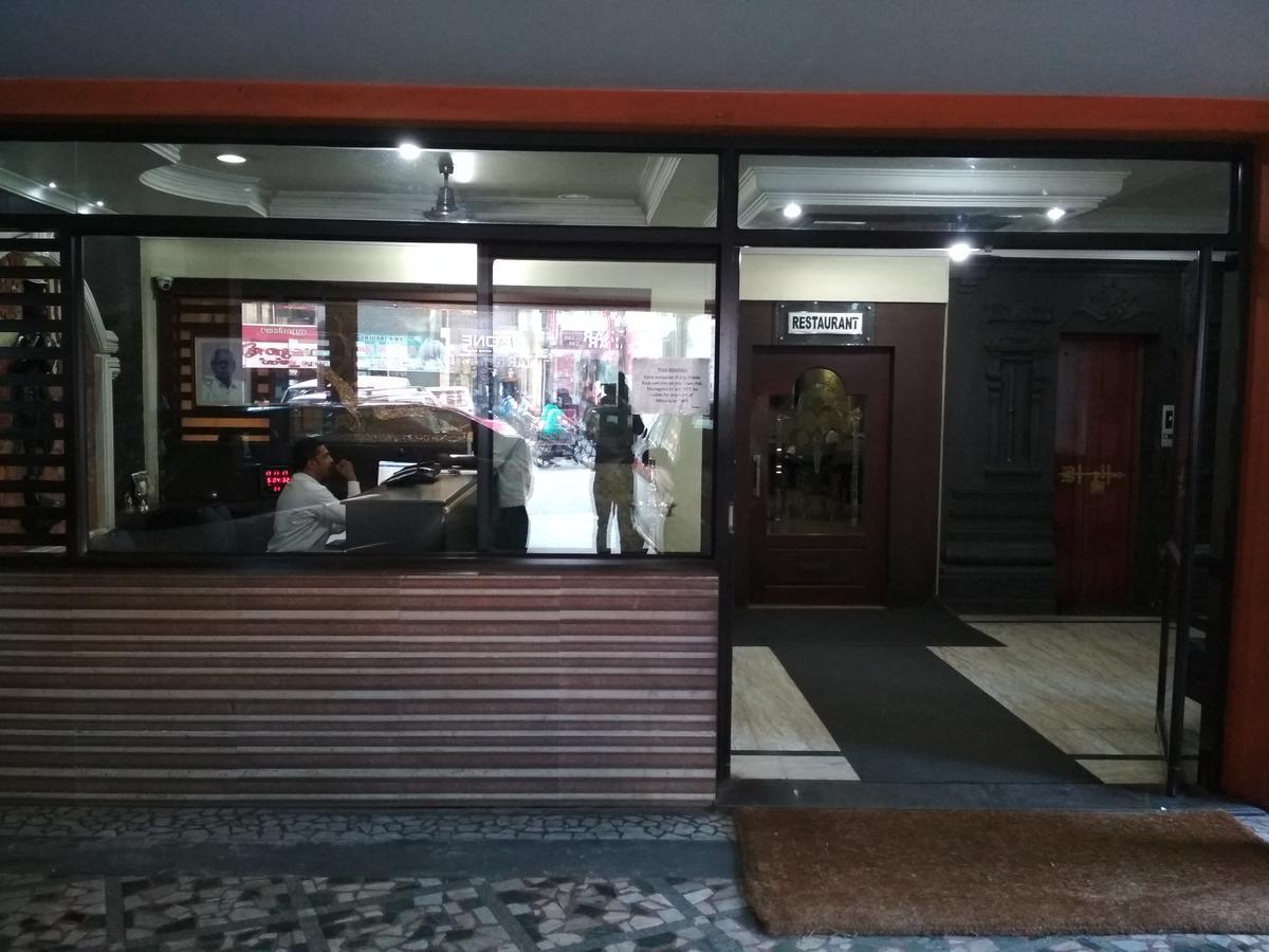 Hotel Rukmini Alwaye エクステリア 写真