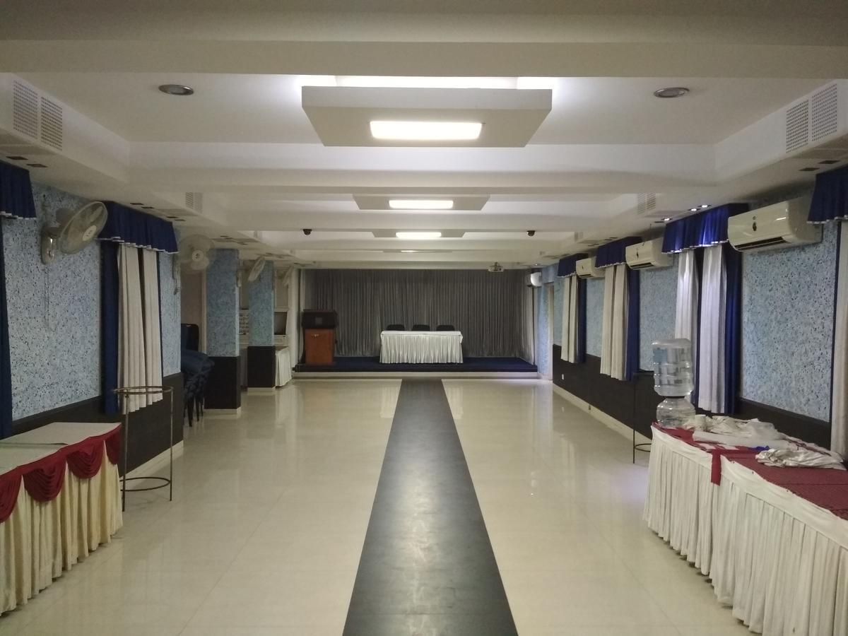 Hotel Rukmini Alwaye エクステリア 写真