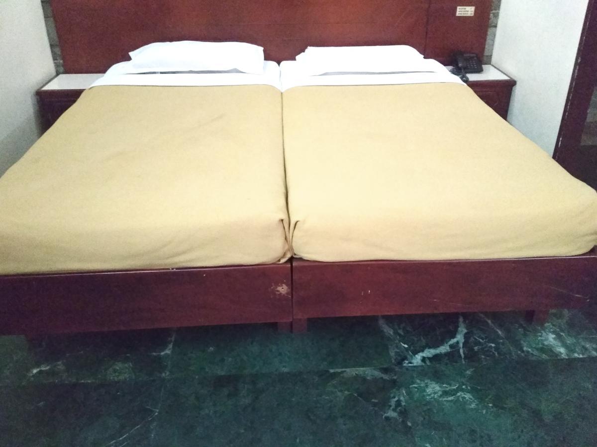Hotel Rukmini Alwaye エクステリア 写真
