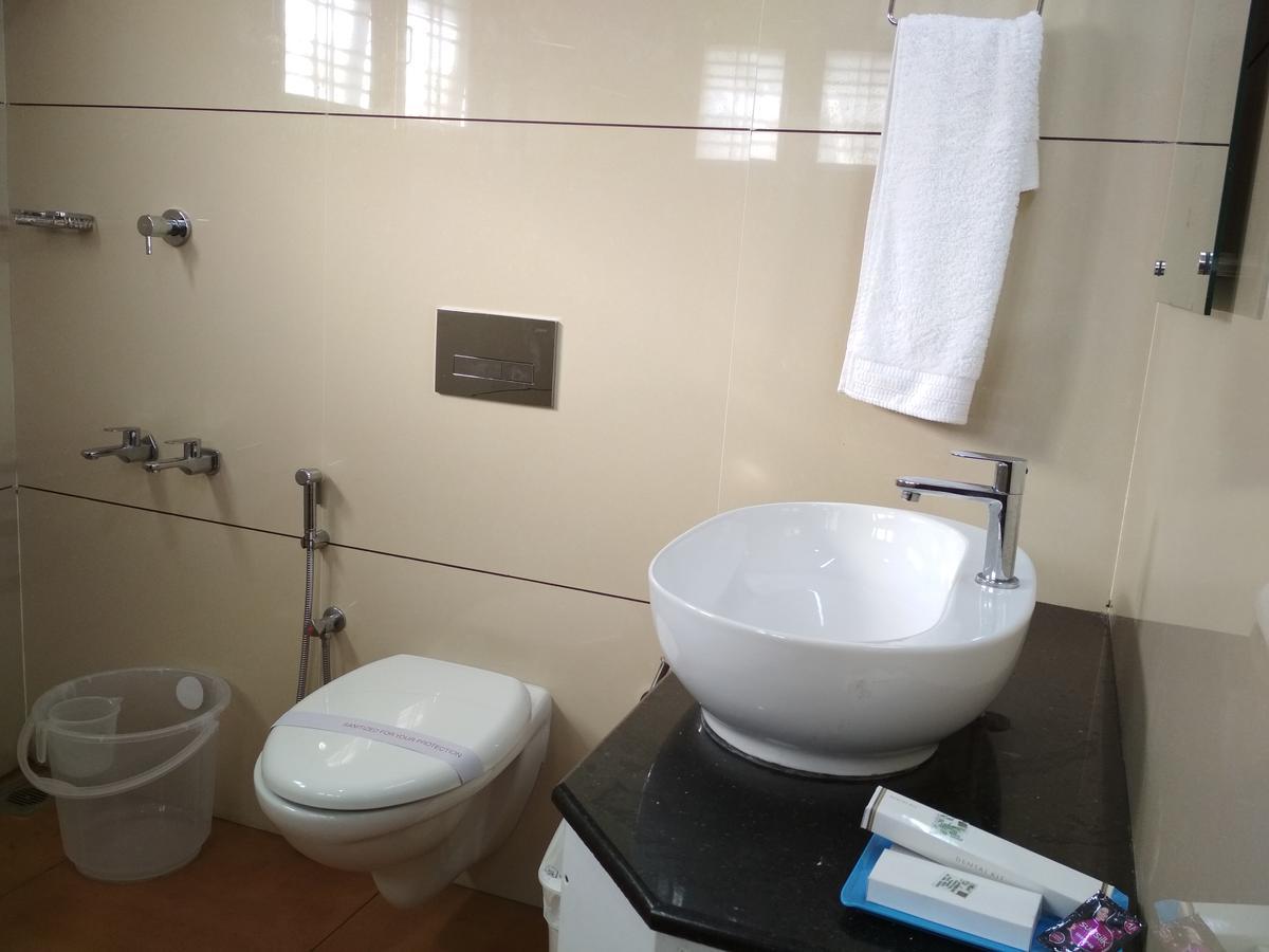 Hotel Rukmini Alwaye エクステリア 写真