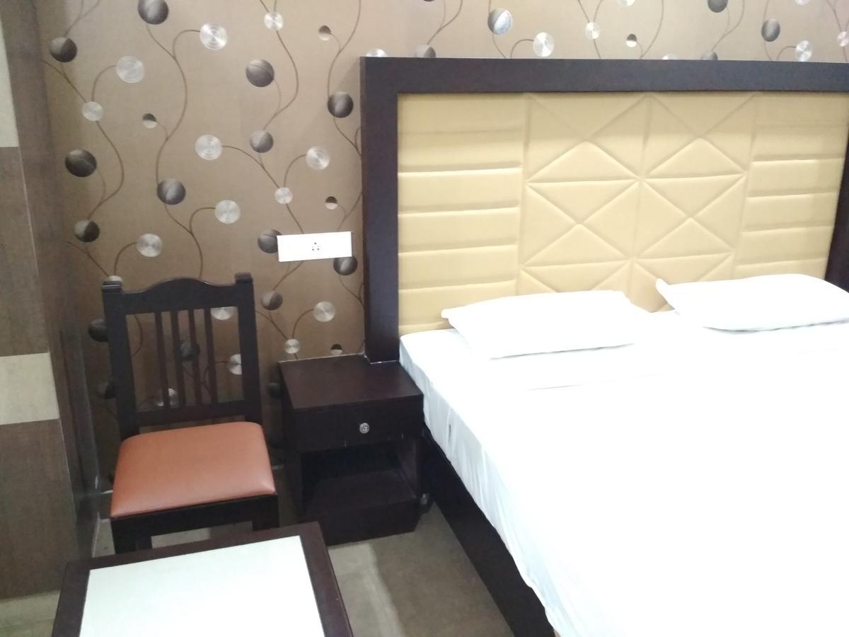 Hotel Rukmini Alwaye エクステリア 写真