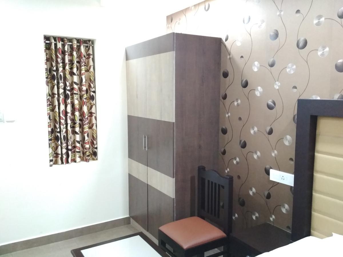 Hotel Rukmini Alwaye エクステリア 写真