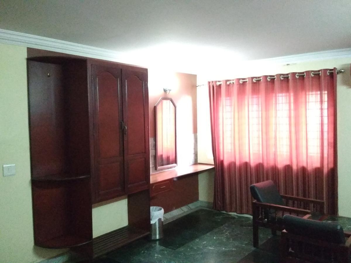 Hotel Rukmini Alwaye エクステリア 写真