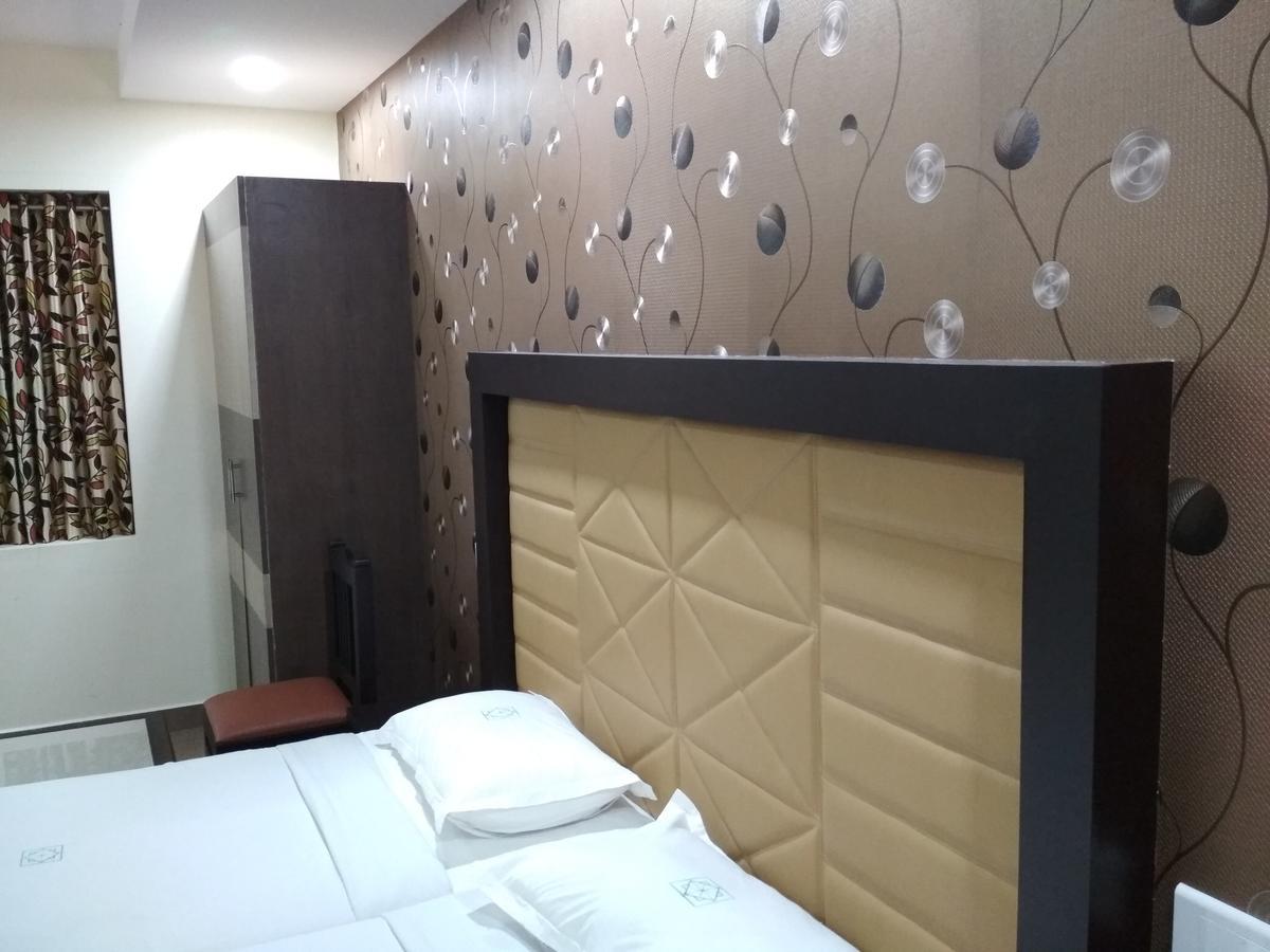 Hotel Rukmini Alwaye エクステリア 写真