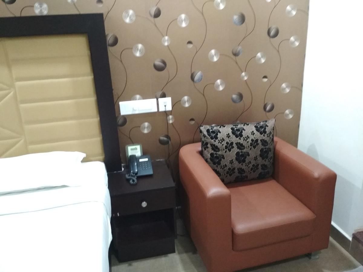 Hotel Rukmini Alwaye エクステリア 写真