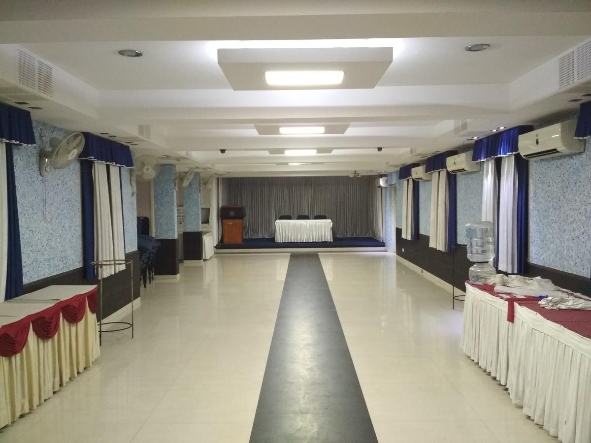 Hotel Rukmini Alwaye エクステリア 写真