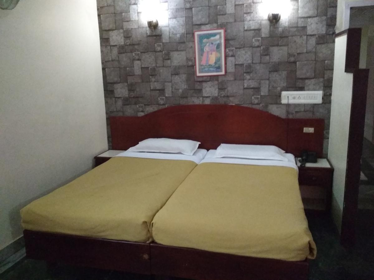 Hotel Rukmini Alwaye エクステリア 写真